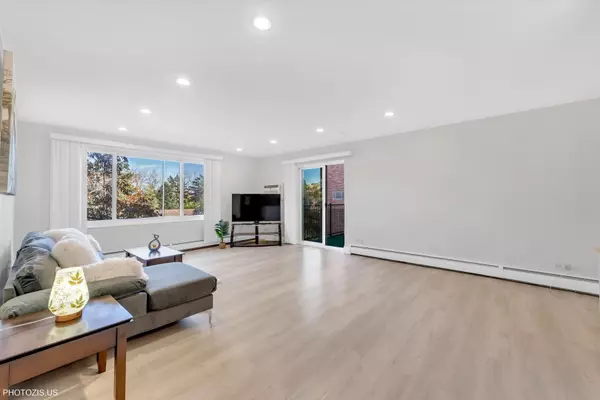 Arlington Heights, IL 60005,1126 S NEW WILKE RD #307