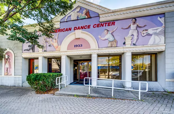 1933 Ridge RD, Homewood, IL 60430