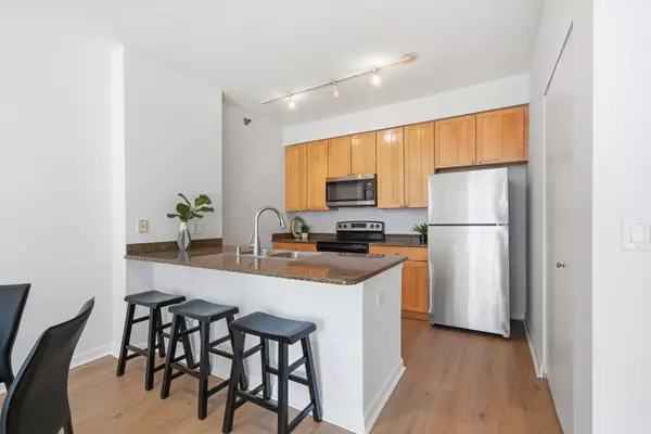 Chicago, IL 60654,421 W HURON ST #1407