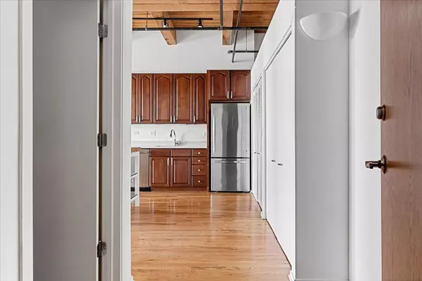 Chicago, IL 60661,625 W Jackson BLVD #313