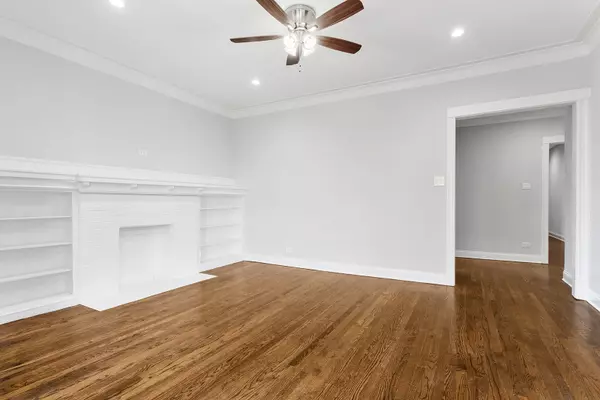 Chicago, IL 60625,4703 N Albany AVE #3