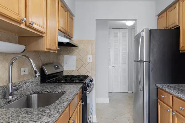 Chicago, IL 60640,5534 N Kenmore AVE #500