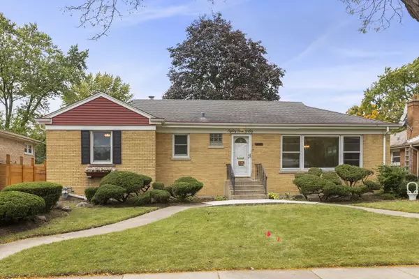 8950 Ewing AVE, Evanston, IL 60203