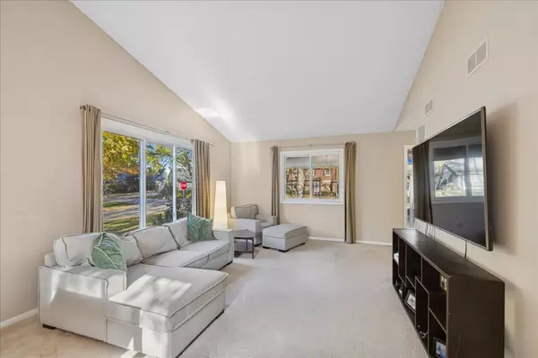 Lisle, IL 60532,6551 Shagbark CT