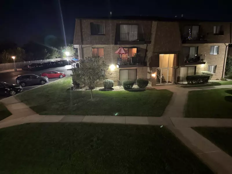 4905 W 109th ST #202, Oak Lawn, IL 60453