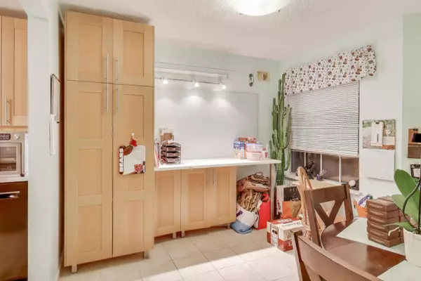 Arlington Heights, IL 60004,456 W Happfield DR #9CL