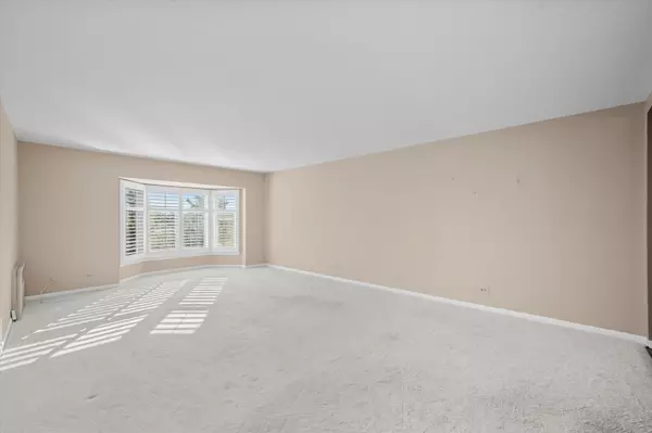 Park Ridge, IL 60068,2300 Windsor Mall #2G