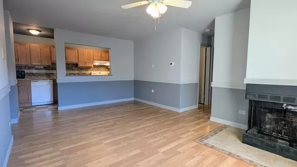 Palatine, IL 60074,1965 N Hicks RD #107