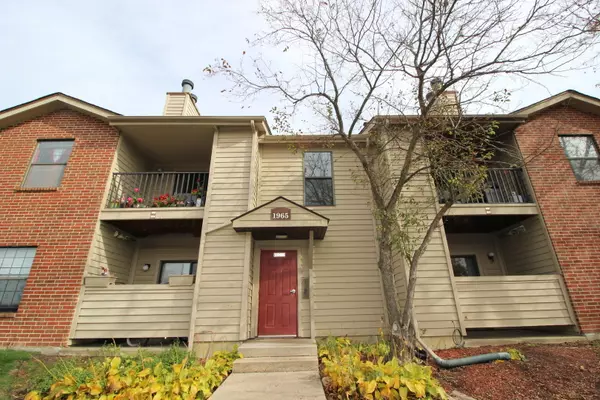 1965 N Hicks RD #107, Palatine, IL 60074