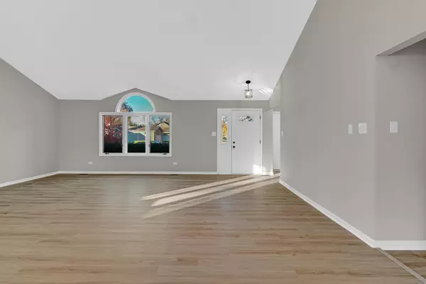 Steger, IL 60475,186 Cedarwood DR