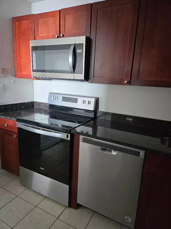 Chicago, IL 60613,Address not disclosed