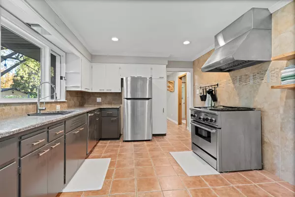 Waukegan, IL 60085,615 Tiffany DR