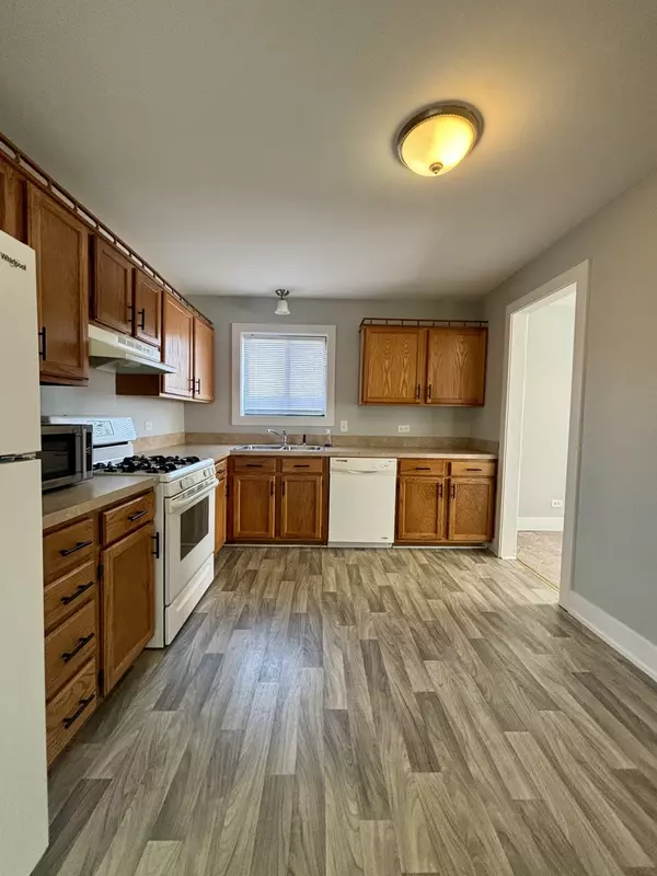 Orland Park, IL 60462,14949 Lakeview DR #204