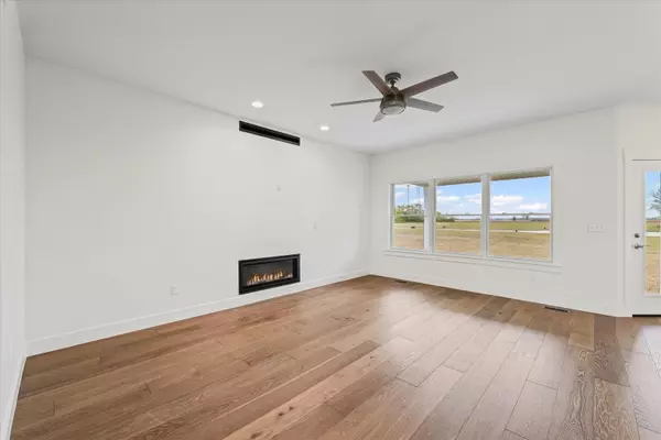 Monticello, IL 61856,6 Foxtrot LN