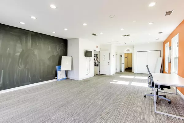 Chicago, IL 60614,2435 N Ashland AVE