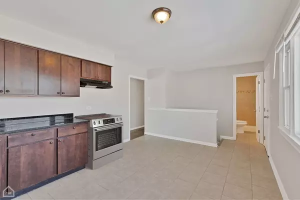 South Holland, IL 60473,15666 Woodlawn East AVE