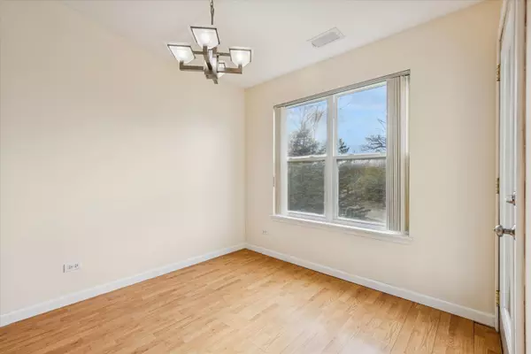 Elgin, IL 60120,1101 YORKSHIRE CT #C