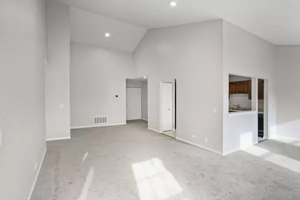 Prospect Heights, IL 60070,109 Rob Roy LN #C