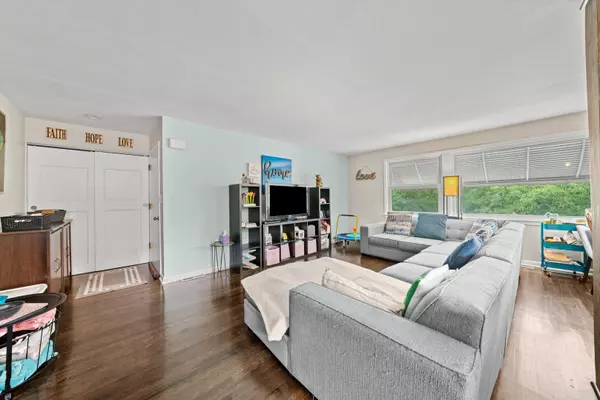 Niles, IL 60714,8819 N Wisner ST #2