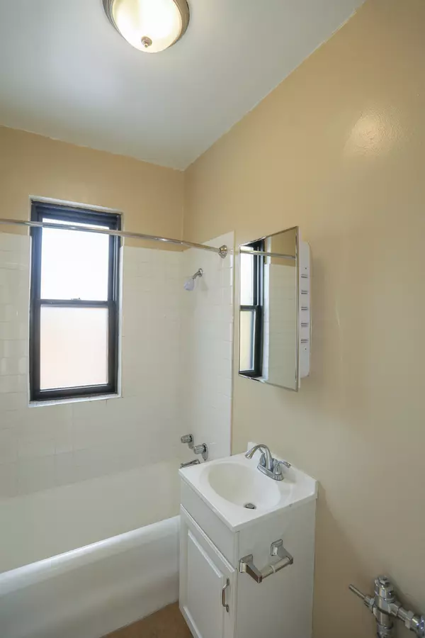 Chicago, IL 60615,5326 S cornell AVE #511