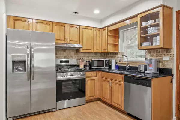 Evanston, IL 60202,236 Callan AVE #2