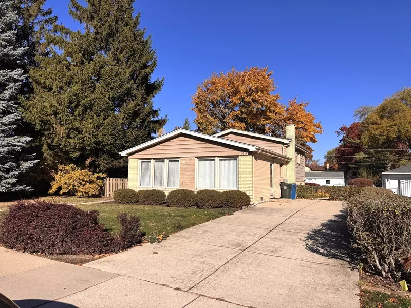 1042 W Central RD, Mount Prospect, IL 60056