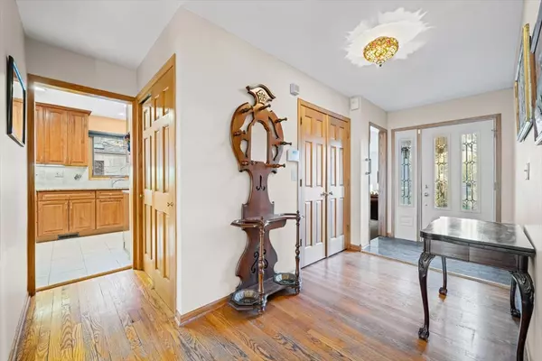 Highland Park, IL 60035,3296 Brook RD