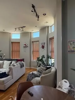 Chicago, IL 60616,1910 S state ST #409