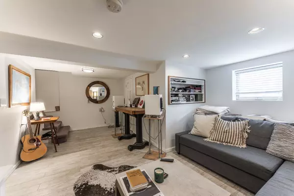 Chicago, IL 60647,Address not disclosed