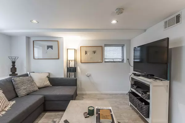 Chicago, IL 60647,Address not disclosed