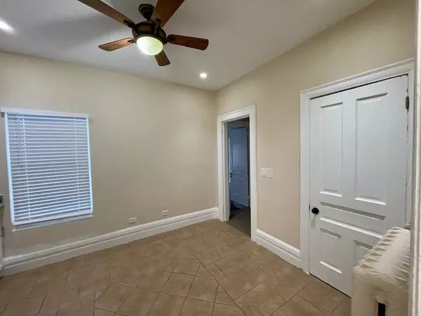 Aurora, IL 60505,72 N 4th ST N #4