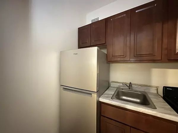 Chicago, IL 60657,434 W Wellington AVE #504