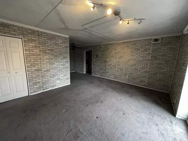 Hazel Crest, IL 60429,17005 Albany AVE #102