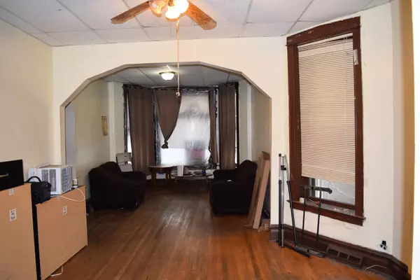 Chicago, IL 60624,4252 W Gladys AVE