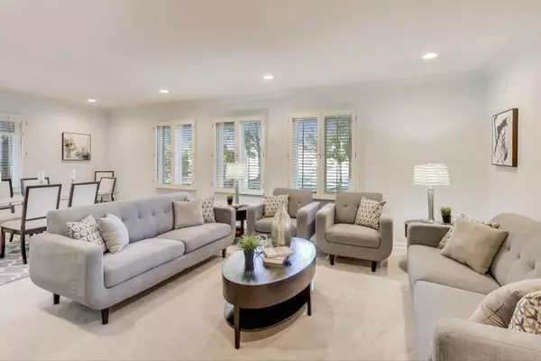 Northbrook, IL 60062,1925 Ivy LN