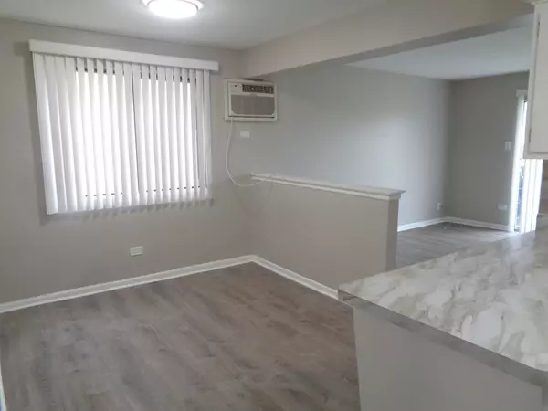 Chicago Ridge, IL 60415,6045 S Marshall AVE #1w