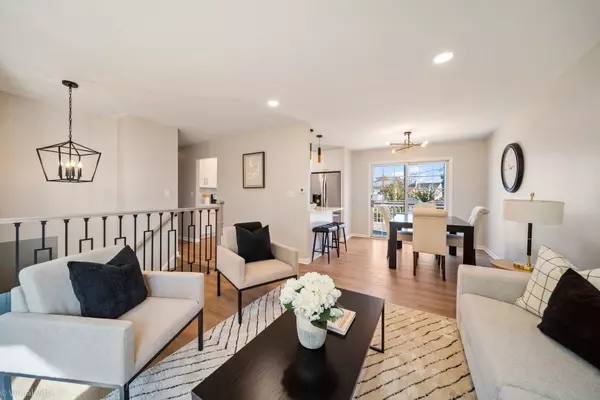 Woodridge, IL 60517,7209 Hawthorne AVE