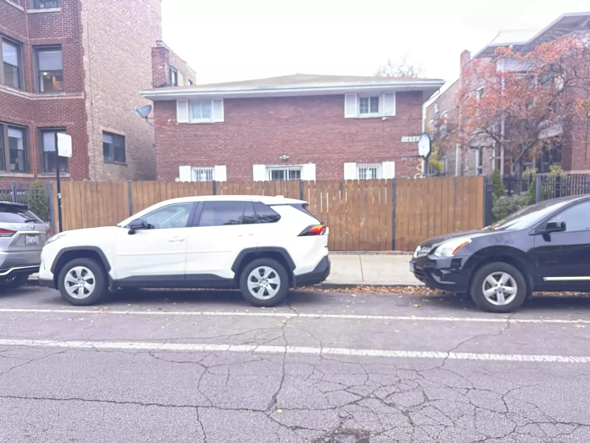 Chicago, IL 60626,1634 W Morse AVE #C