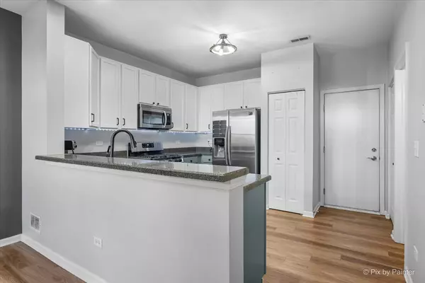 Round Lake, IL 60073,509 S Lakeside CT #509