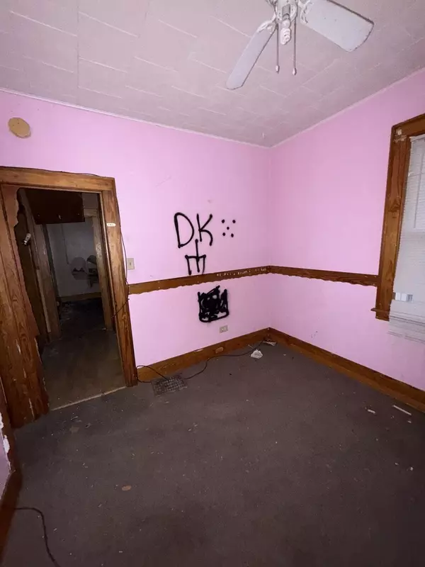 Calumet City, IL 60409,328 156th PL