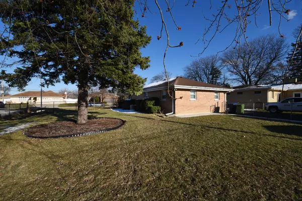 Oak Lawn, IL 60453,8848 Meade AVE