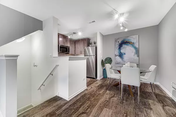 Wheaton, IL 60189,114 Beethoven CT #114