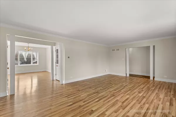 Westchester, IL 60154,10323 Canterbury ST #2