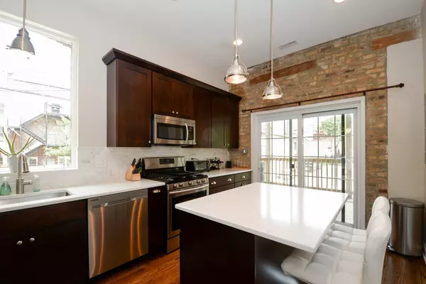 Chicago, IL 60622,1545 N Claremont AVE #2