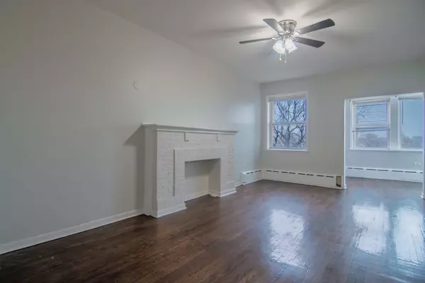 Chicago, IL 60624,310 S Springfield AVE #2S