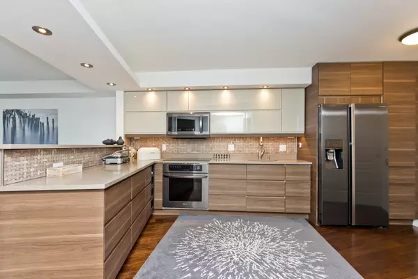 Chicago, IL 60654,300 N State ST #5402