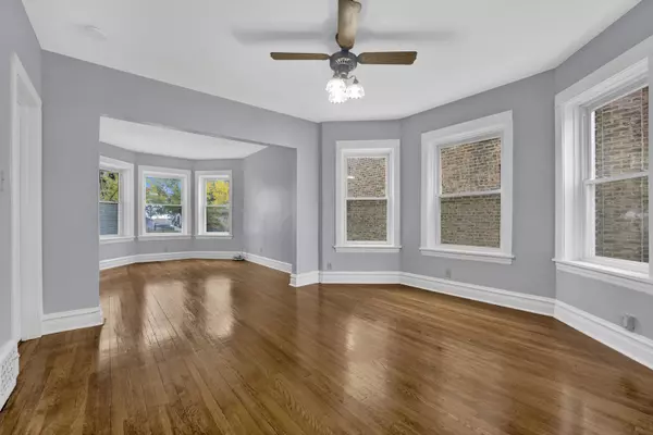 Chicago, IL 60641,5015 W Montrose AVE #1