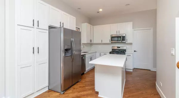 Chicago, IL 60614,2639 N Wayne AVE #3