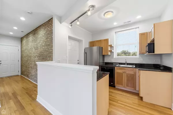 Chicago, IL 60660,1443 W VICTORIA ST #3E