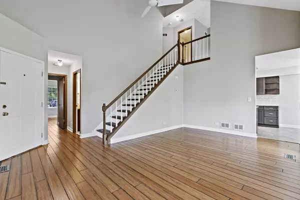 Wheeling, IL 60090,728 Brandon PL